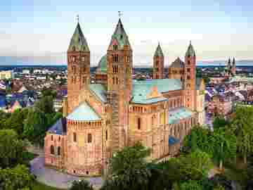 Speyerer Dom, Luftaufnahme über der Stadt
